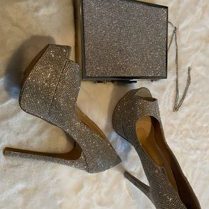 Woman's Rhinestone High-heeled Pumps.